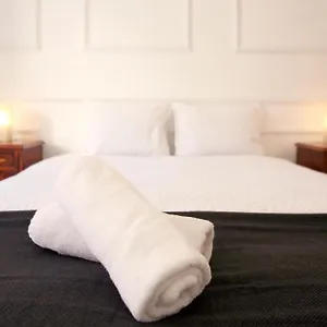 Travellers House - Hostel